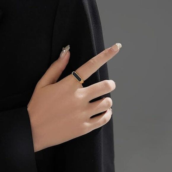 Black Signet Ring 18K Gold Bar Signet Ring Black Enamel Ring Vintage Gold Ring - Picture 2 of 6